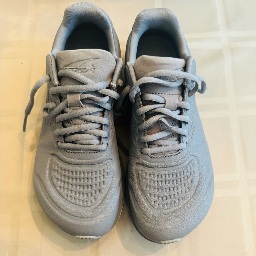 Altra Athletic Non-Slip, Water Resistant Shoes in light gray- Brand New